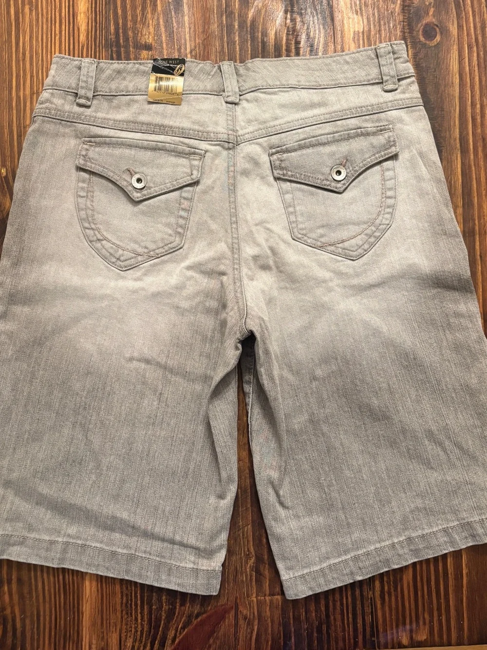 Nine West Bleeker Bermuda Shorts – NWT – Size 8 – Gray Distressed Denim Stretch